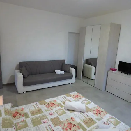 Fiori Di Pesco Bed & Breakfast 2*