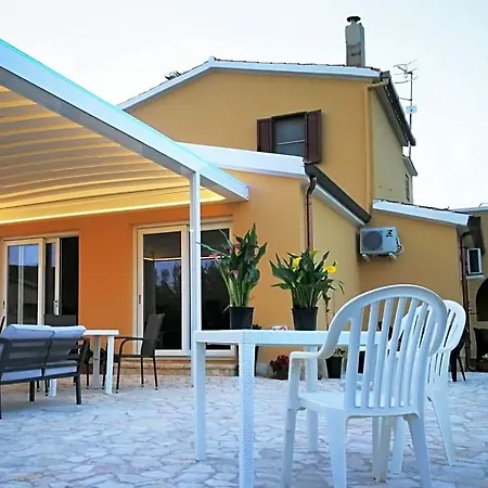 Fiori Di Pesco Bed & Breakfast Fertilia